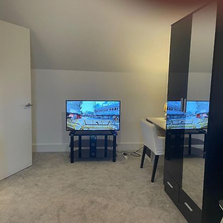 Rendezvous Apartment Romford Bagian luar foto