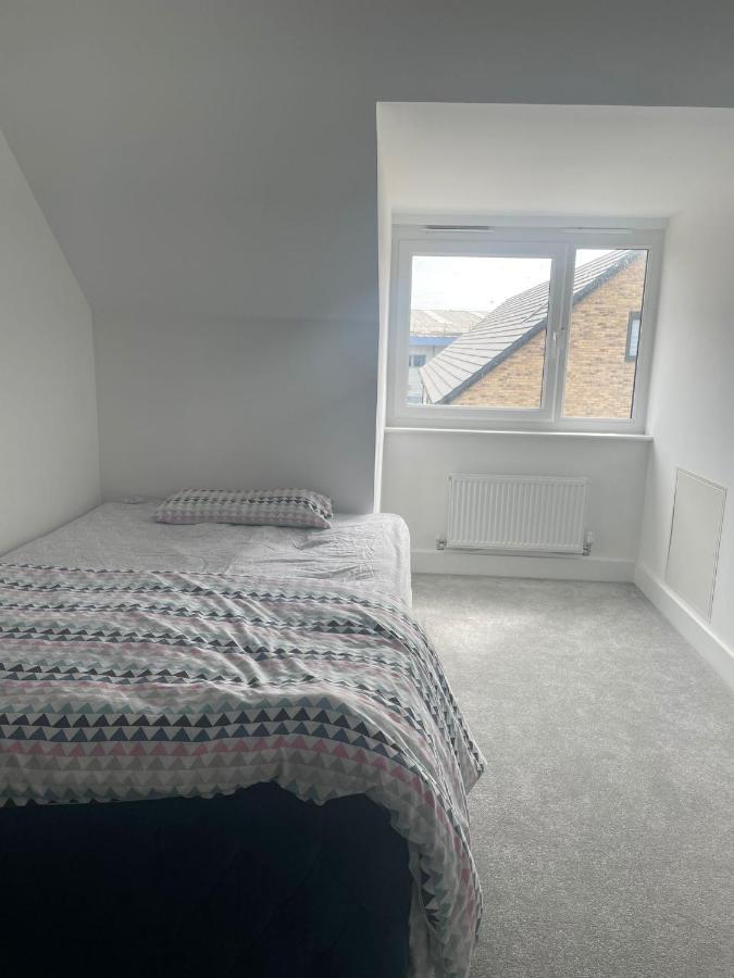 Rendezvous Apartment Romford Bagian luar foto