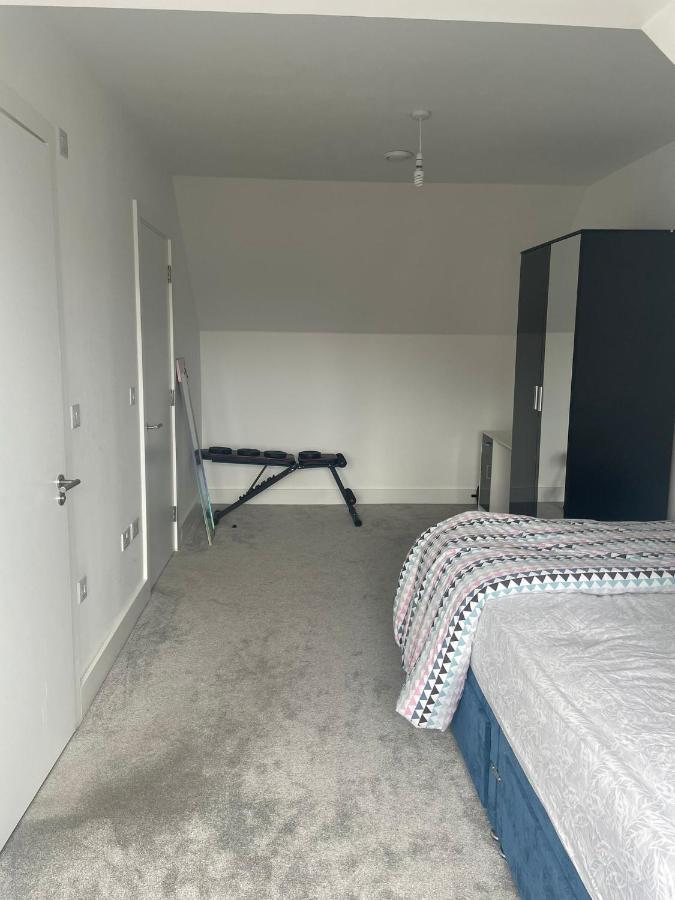 Rendezvous Apartment Romford Bagian luar foto