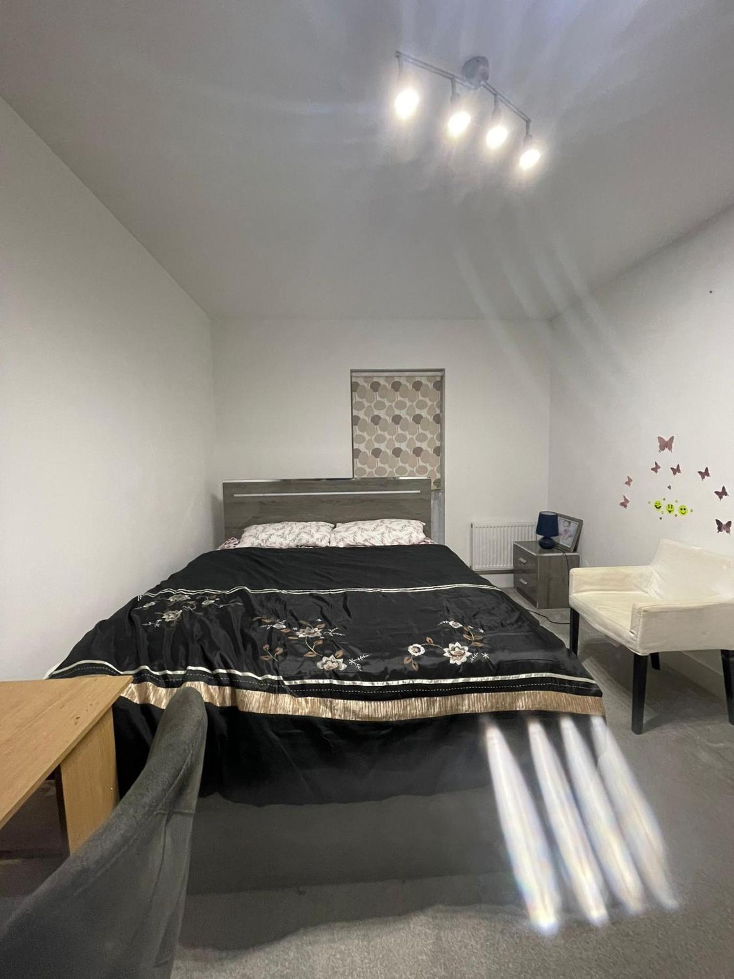 Rendezvous Apartment Romford Bagian luar foto