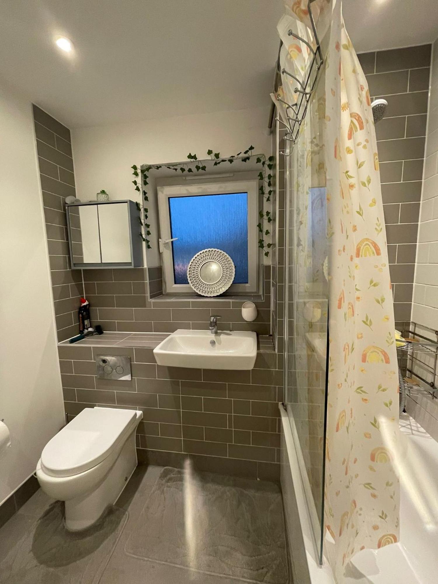 Rendezvous Apartment Romford Bagian luar foto