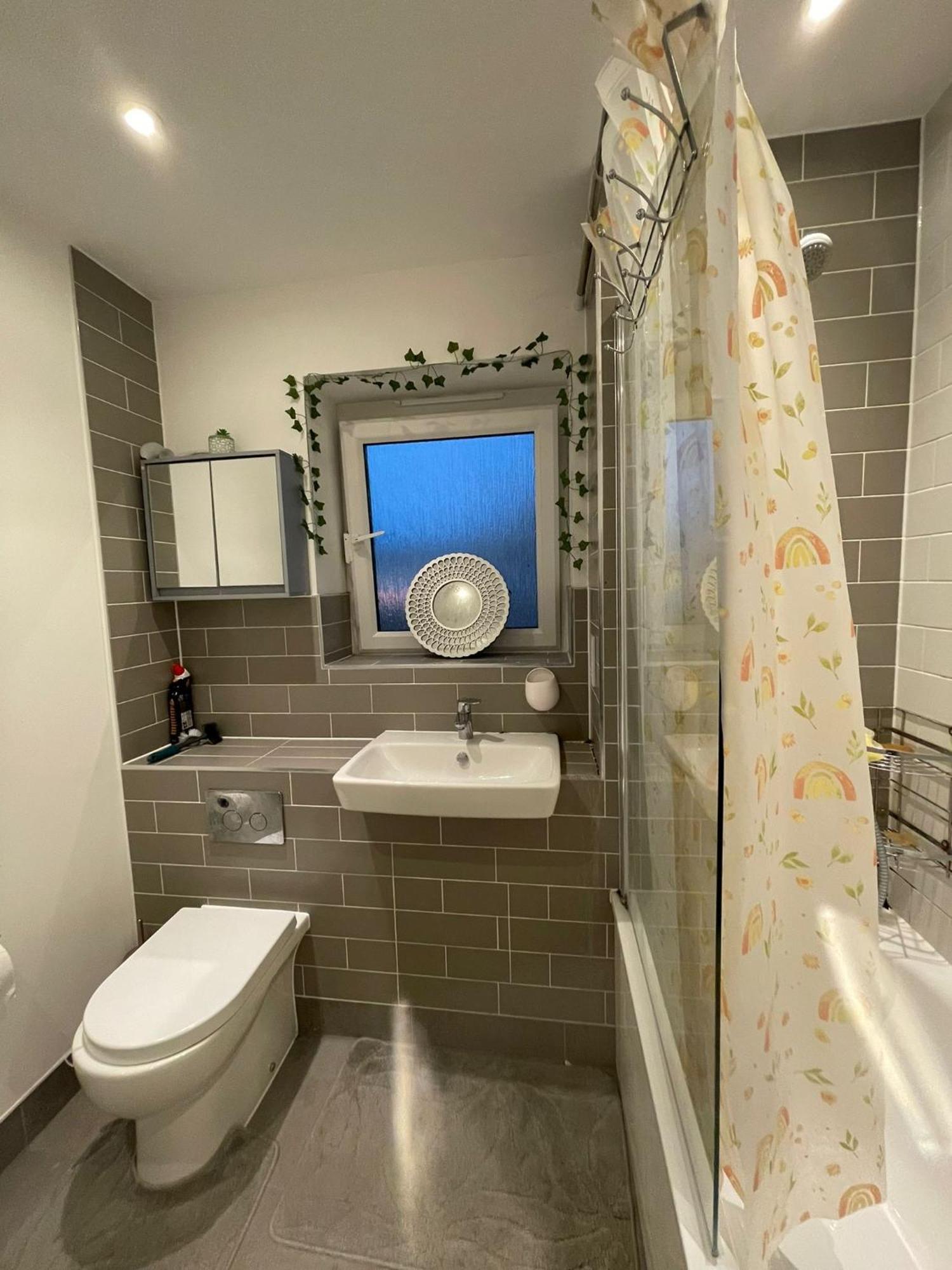 Rendezvous Apartment Romford Bagian luar foto